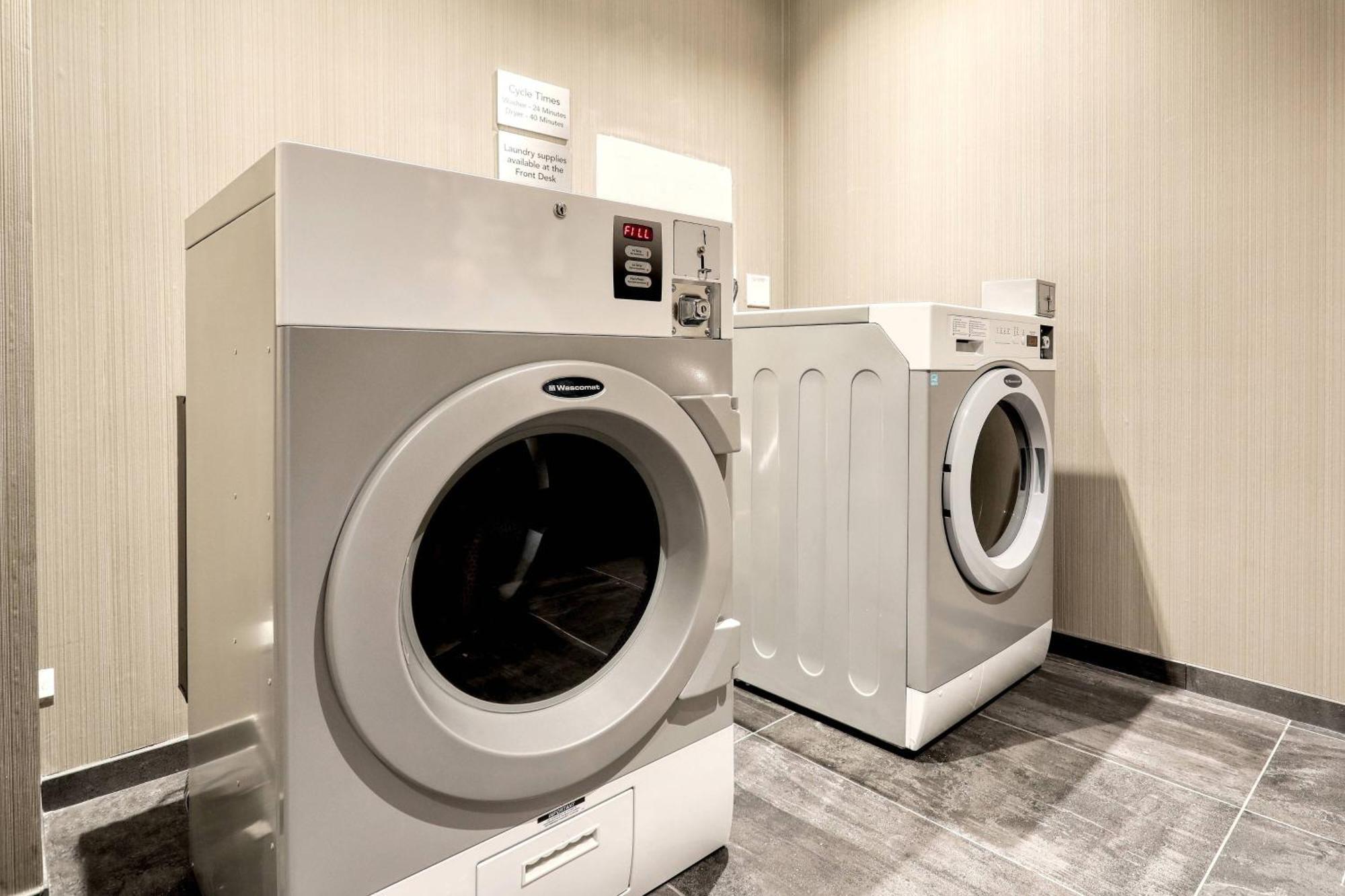Courtyard By Marriott North Brunswick